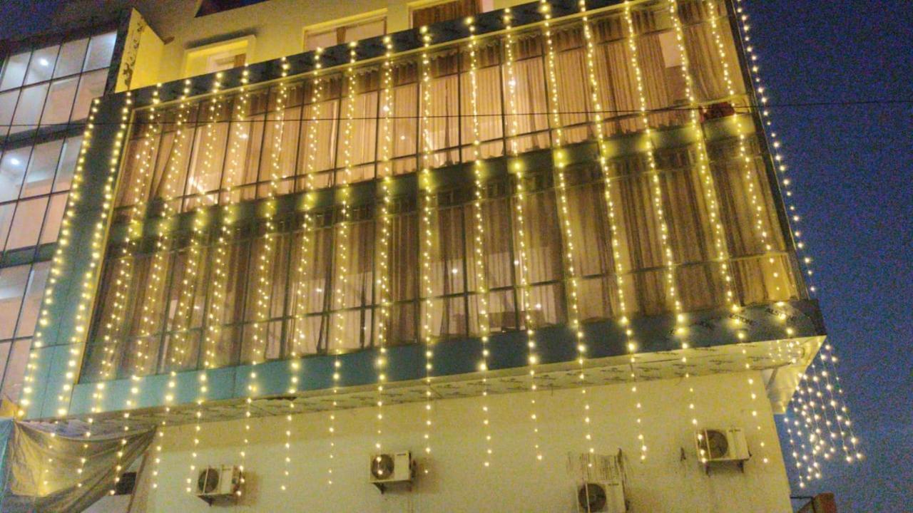 Hotel Poseidon Inn Лакхнау Экстерьер фото