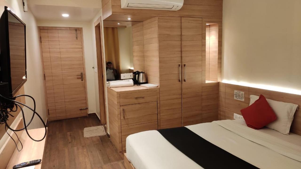 Hotel Poseidon Inn Лакхнау Экстерьер фото